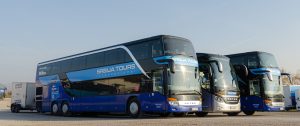 Flota novih Setra autobusa kompanije Srbija Tours International parkiranih u redu, spremni za sigurna i udobna putovanja po Evropi